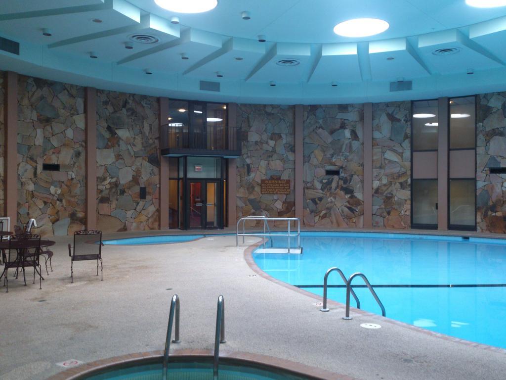 Ramada Msp Airport At The Mall Bloomington Exterior foto